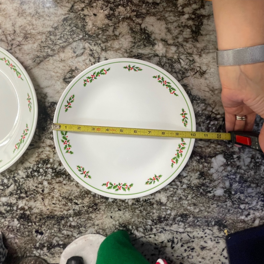 Festive Corelle “Holly Days” Dinnerware. - Picture 3 of 11